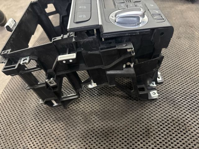 bontott AUDI A3 Középkonzol Keret