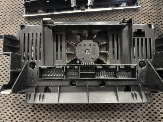 bontott AUDI A3 Középkonzol Keret