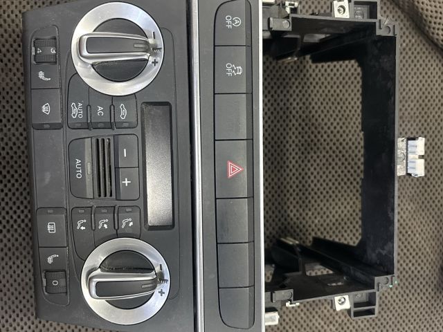 bontott AUDI A3 Középkonzol Keret