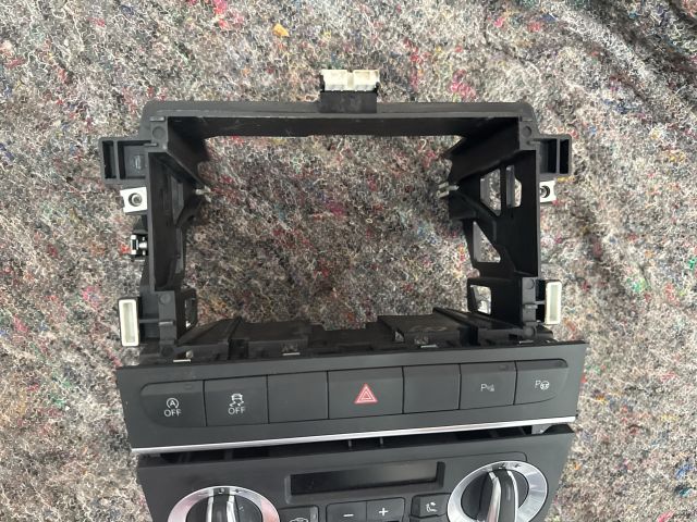 bontott AUDI A3 Középkonzol Keret