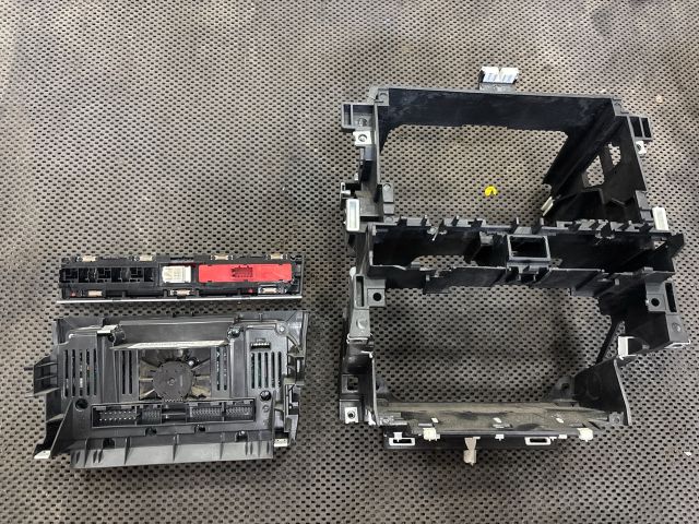 bontott AUDI A3 Középkonzol Keret