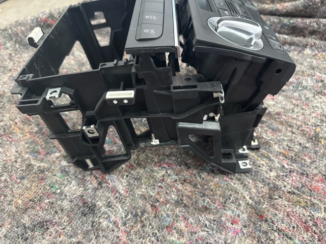 bontott AUDI A3 Középkonzol Keret