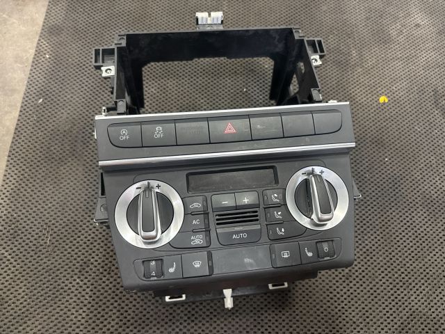 bontott AUDI A3 Középkonzol Keret