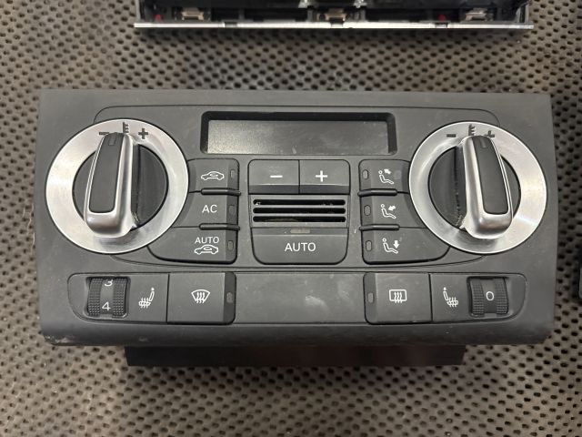 bontott AUDI A3 Középkonzol Keret