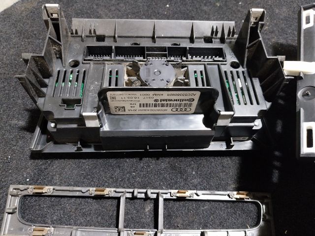 bontott AUDI A3 Középkonzol Vezérlő Panel