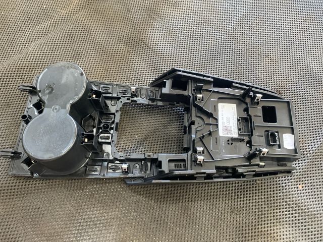 bontott AUDI A3 Középkonzol Vezérlő Panel