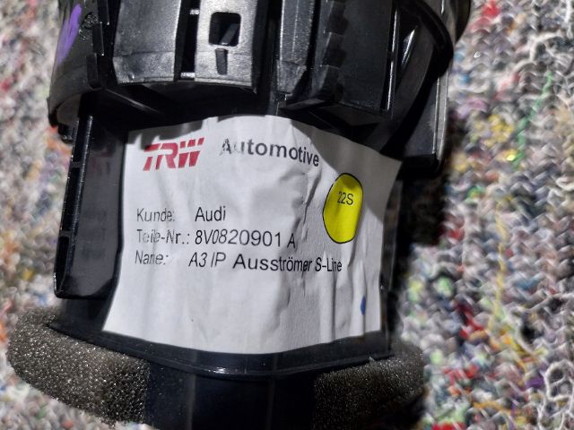 bontott AUDI A3 Középső Szellőző