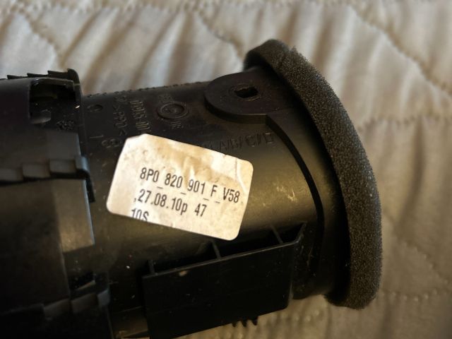 bontott AUDI A3 Középső Szellőző