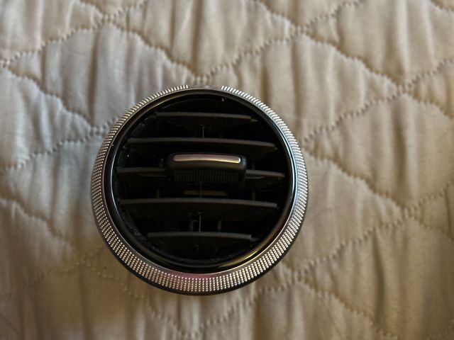 bontott AUDI A3 Középső Szellőző