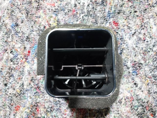 bontott AUDI A3 Középső Szellőző