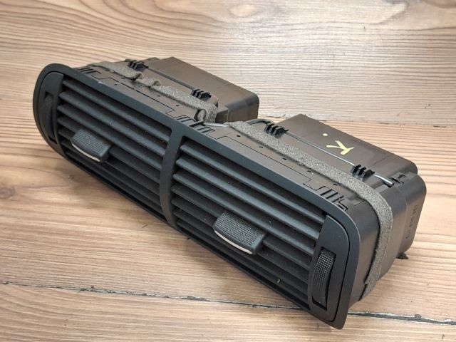 bontott AUDI A3 Középső Szellőző