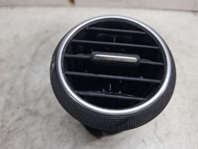 bontott AUDI A3 Középső Szellőző