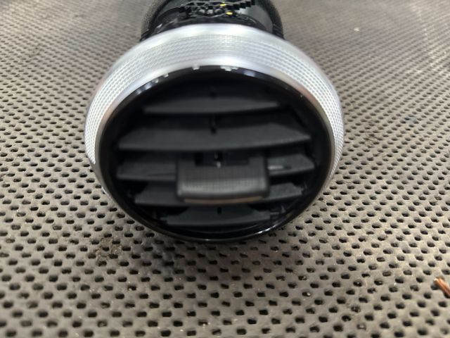 bontott AUDI A3 Középső Szellőző