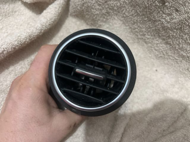bontott AUDI A3 Középső Szellőző