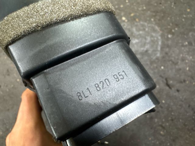 bontott AUDI A3 Középső Szellőző