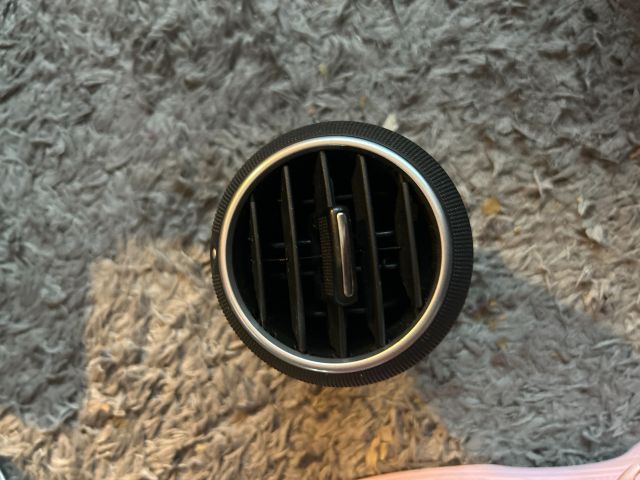 bontott AUDI A3 Középső Szellőző