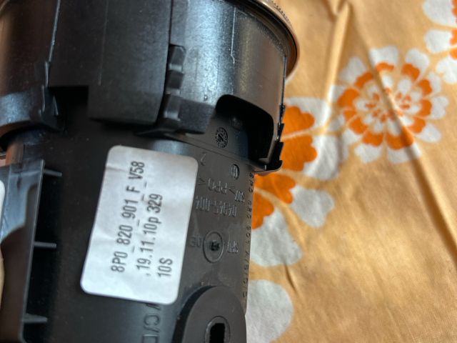 bontott AUDI A3 Középső Szellőző