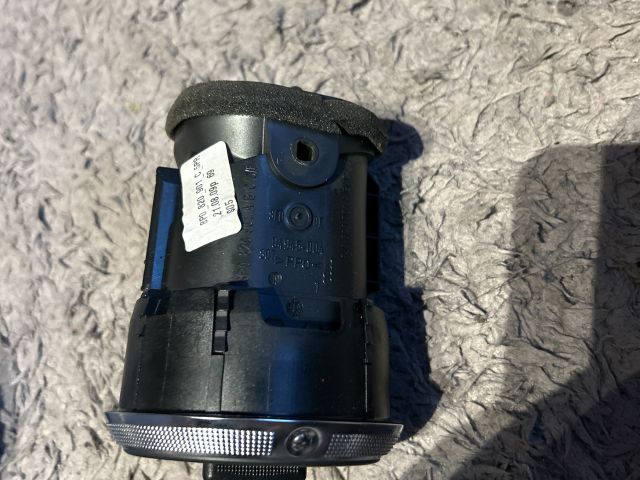 bontott AUDI A3 Középső Szellőző