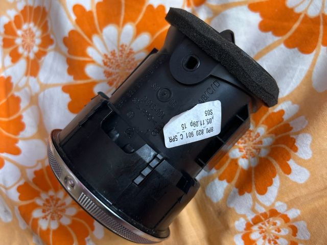 bontott AUDI A3 Középső Szellőző