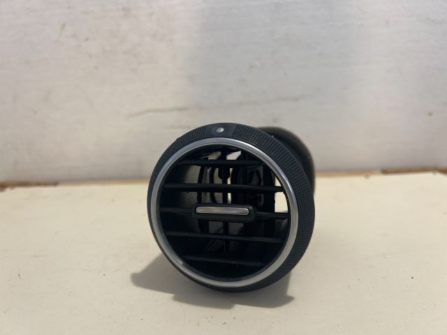 bontott AUDI A3 Középső Szellőző