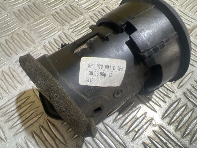 bontott AUDI A3 Középső Szellőző