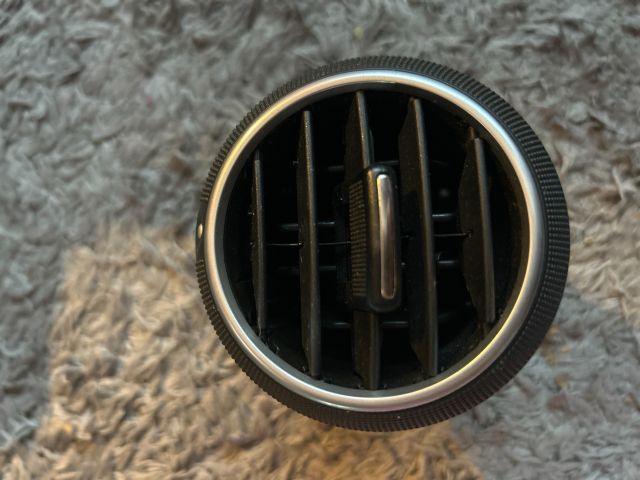 bontott AUDI A3 Középső Szellőző