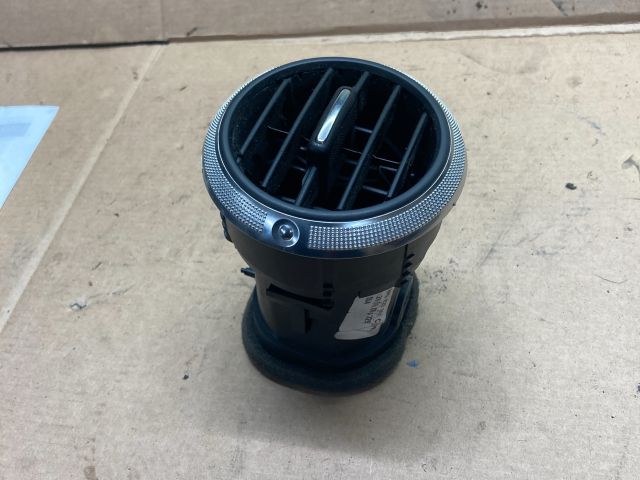 bontott AUDI A3 Középső Szellőző