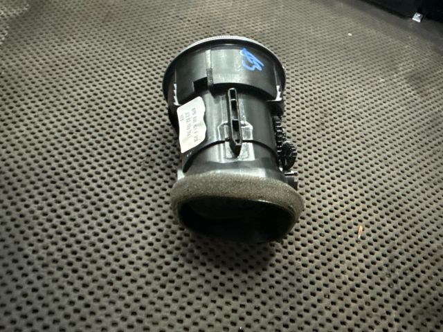 bontott AUDI A3 Középső Szellőző