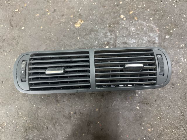 bontott AUDI A3 Középső Szellőző