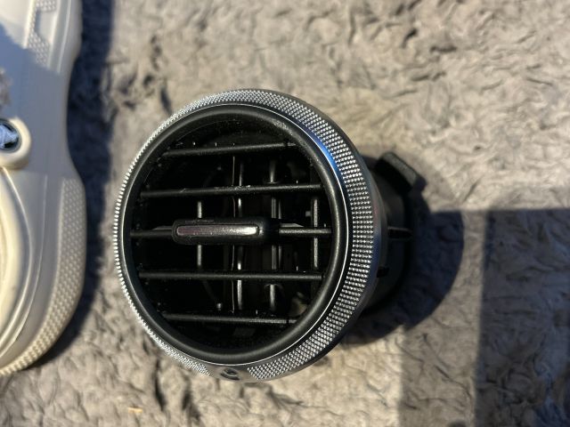 bontott AUDI A3 Középső Szellőző