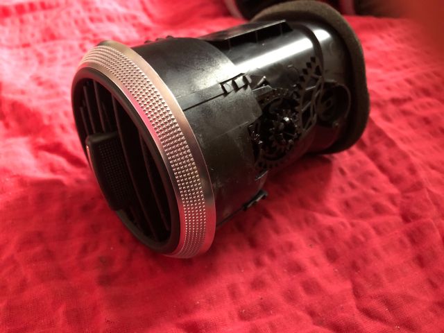 bontott AUDI A3 Középső Szellőző