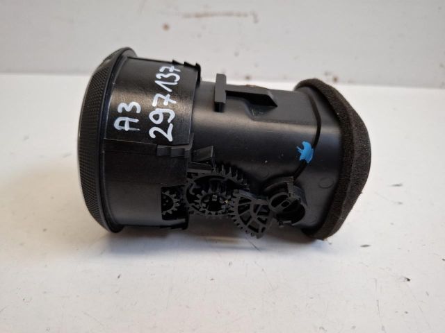 bontott AUDI A3 Középső Szellőző