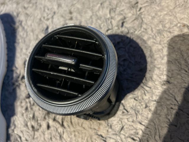 bontott AUDI A3 Középső Szellőző