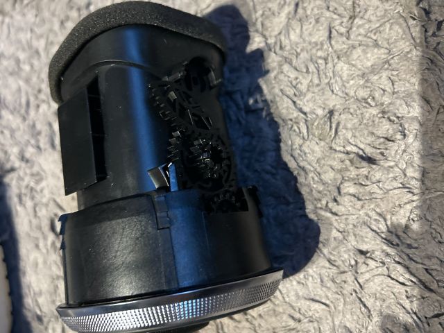 bontott AUDI A3 Középső Szellőző