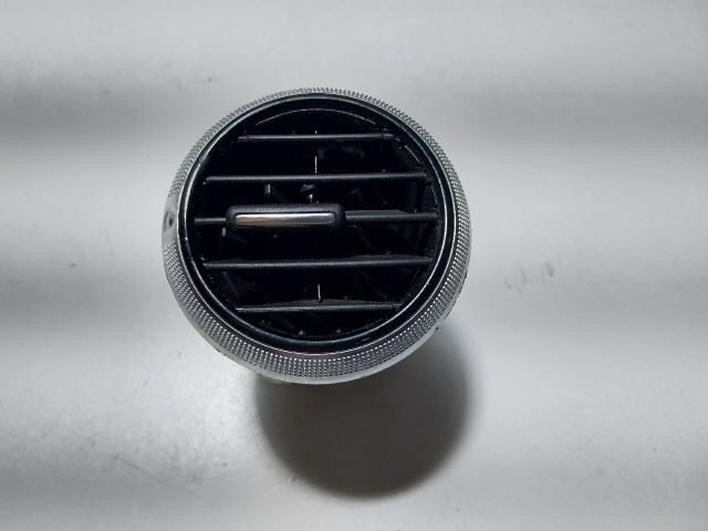 bontott AUDI A3 Középső Szellőző