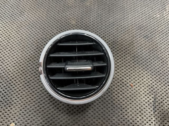 bontott AUDI A3 Középső Szellőző