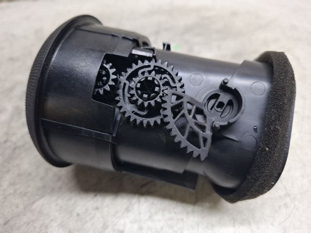 bontott AUDI A3 Középső Szellőző