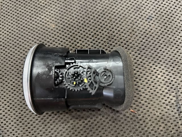 bontott AUDI A3 Középső Szellőző