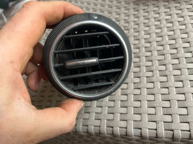 bontott AUDI A3 Középső Szellőző