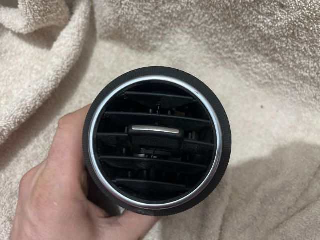 bontott AUDI A3 Középső Szellőző