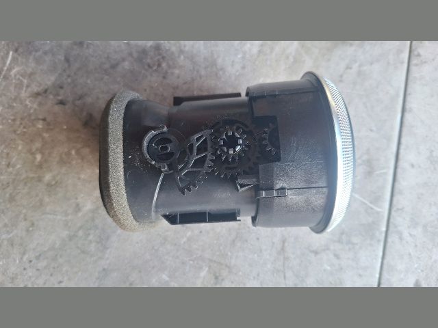 bontott AUDI A3 Középső Szellőző