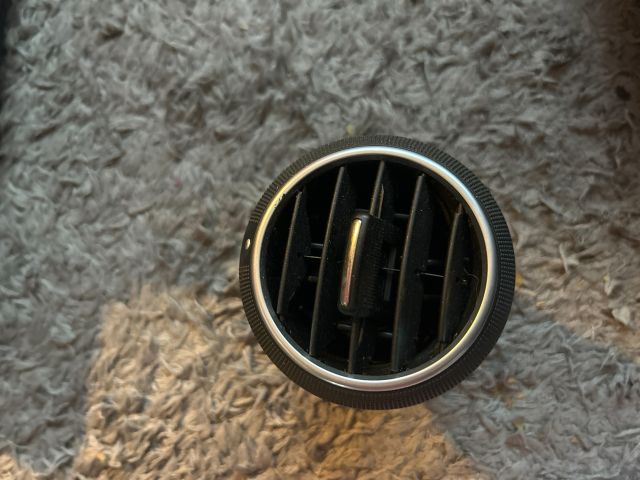 bontott AUDI A3 Középső Szellőző