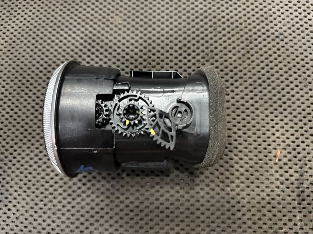 bontott AUDI A3 Középső Szellőző