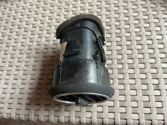 bontott AUDI A3 Középső Szellőző