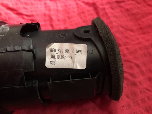 bontott AUDI A3 Középső Szellőző