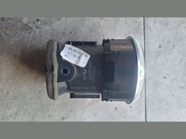 bontott AUDI A3 Középső Szellőző