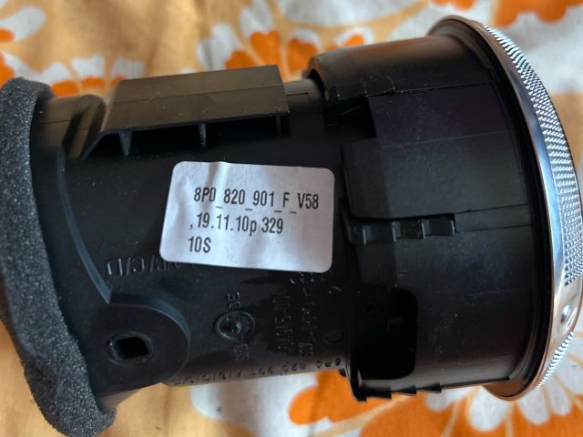 bontott AUDI A3 Középső Szellőző