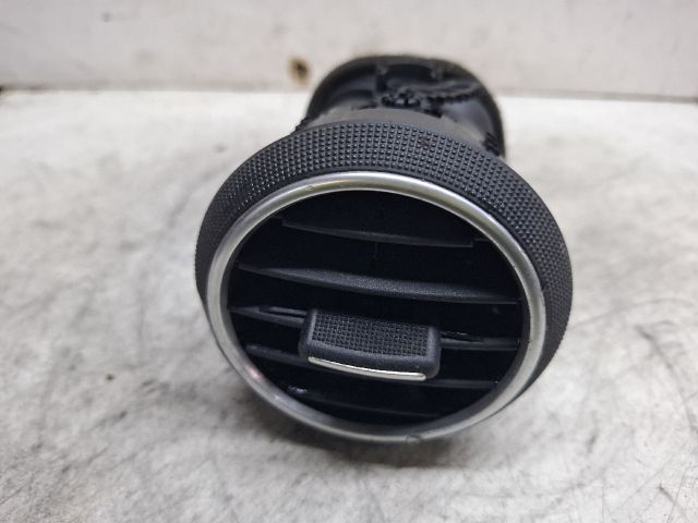 bontott AUDI A3 Középső Szellőző