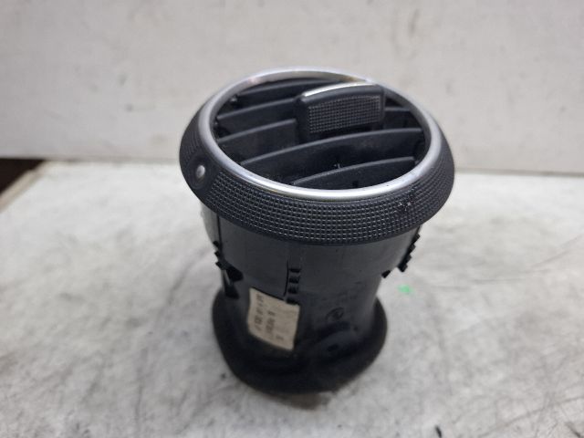 bontott AUDI A3 Középső Szellőző