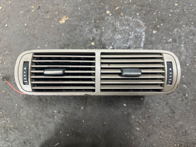 bontott AUDI A3 Középső Szellőző